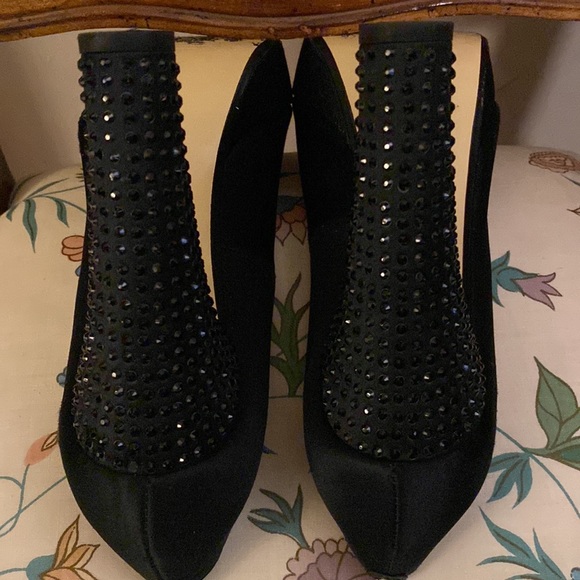 Michael Kors Stunning Black Satin Peep Toe Heels With Black Crystal Heel EUC - Picture 5 of 9